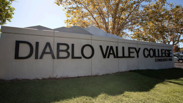 【カレッジインタビュー】 Diablo Valley Collegeカウンセラーにお話しを伺いました！